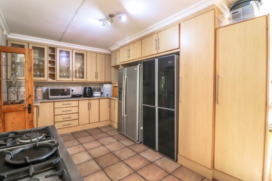 6 Bedroom Property for Sale in Heuwelsig Free State